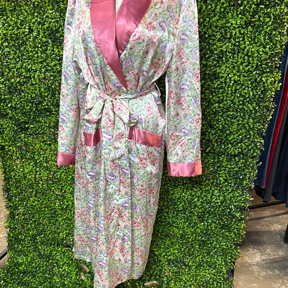 Floral Satin Robe with Pink Trim 3/20/26 - Picture 5 of 17